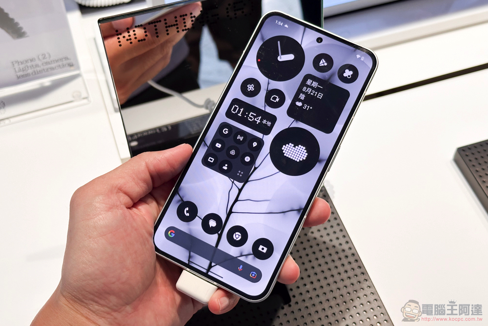 Nothing Phone (2) 正式登台,單機 NT$21,900 明起啟動預購 - 電腦王阿達 Nothing Phone (2) 正式登台,單機 NT$21,900 明起啟動預購 - 電腦王阿達