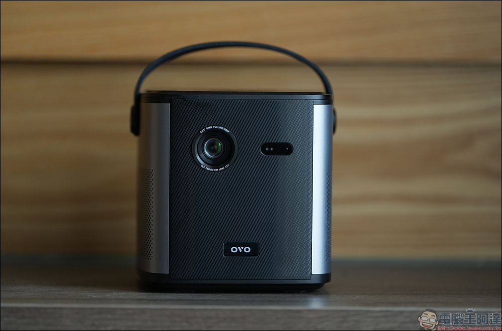 OVO U8 智慧投影機動手玩：迷你尺寸、內建大電池、優質音效的優質選擇 - 電腦王阿達