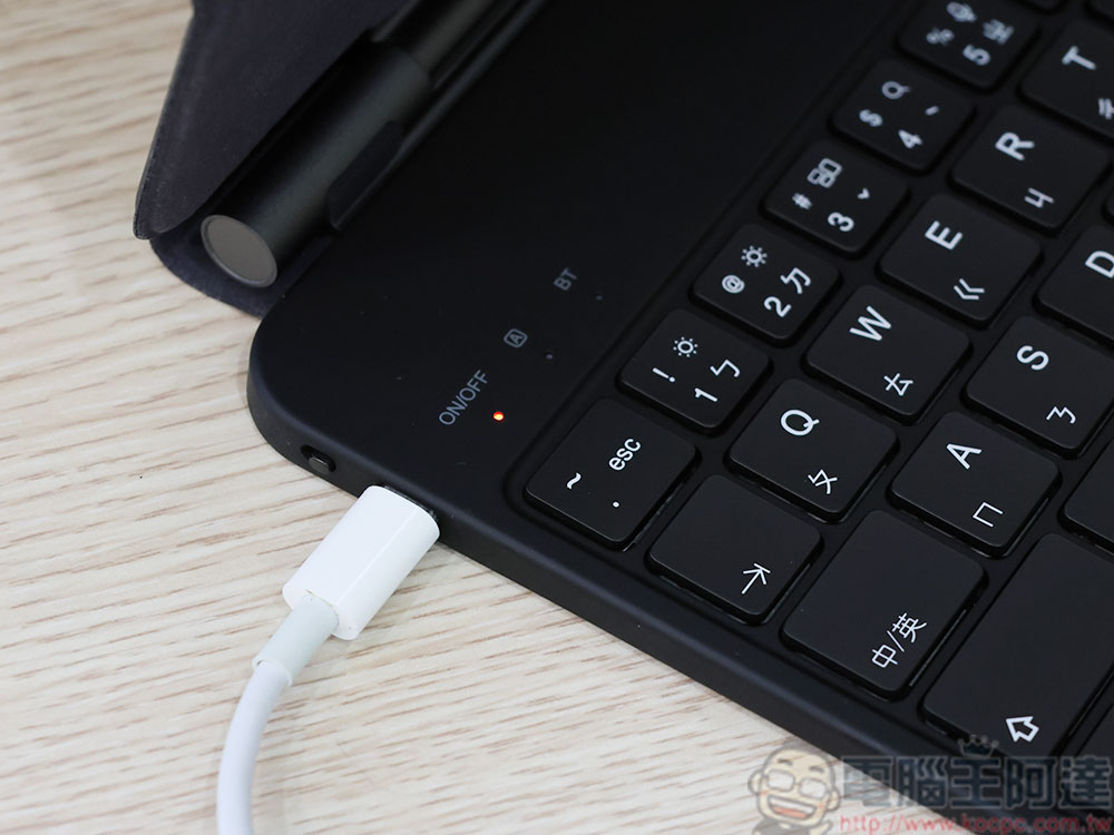 Kamera iPad 二代磁吸鍵盤保護雙面夾系列開箱:用一半的價格擁有原廠配件全功能! - 電腦王阿達 Kamera iPad 二代磁吸鍵盤保護雙面夾系列開箱:用一半的價格擁有原廠配件全功能! - 電腦王阿達