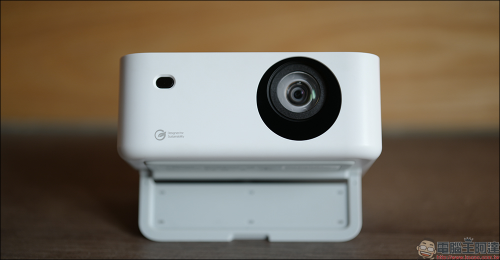 奧圖碼 Optoma OMA-S 微型3雷射投影機開箱|世界最小頂級規格,1500HK 流明高亮度、自動對焦、支援行動電源 PD 供電 - 電腦王阿達 奧圖碼 Optoma OMA-S 微型3雷射投影機開箱|世界最小頂級規格,1500HK 流明高亮度、自動對焦、支援行動電源 PD 供電 - 電腦王阿達