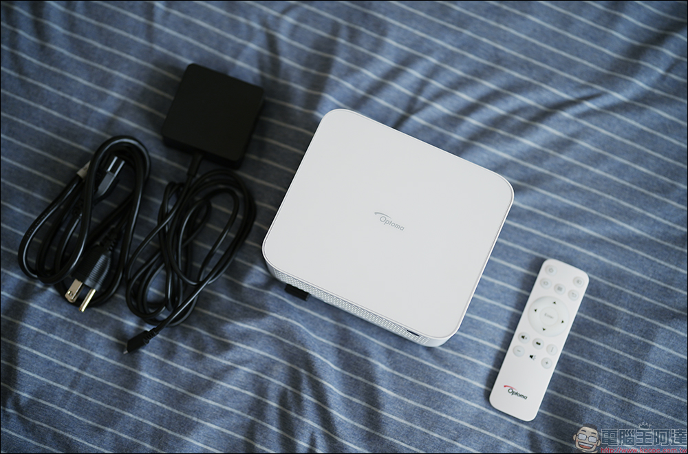 奧圖碼 Optoma OMA-S 微型3雷射投影機開箱|世界最小頂級規格,1500HK 流明高亮度、自動對焦、支援行動電源 PD 供電 - 電腦王阿達 奧圖碼 Optoma OMA-S 微型3雷射投影機開箱|世界最小頂級規格,1500HK 流明高亮度、自動對焦、支援行動電源 PD 供電 - 電腦王阿達