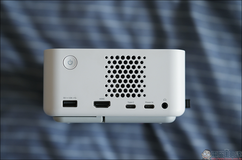 奧圖碼 Optoma OMA-S 微型3雷射投影機開箱|世界最小頂級規格,1500HK 流明高亮度、自動對焦、支援行動電源 PD 供電 - 電腦王阿達 奧圖碼 Optoma OMA-S 微型3雷射投影機開箱|世界最小頂級規格,1500HK 流明高亮度、自動對焦、支援行動電源 PD 供電 - 電腦王阿達