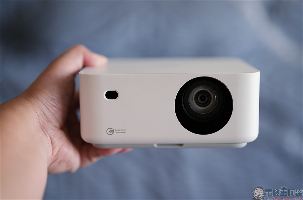 奧圖碼 Optoma OMA-S 微型3雷射投影機開箱|世界最小頂級規格,1500HK 流明高亮度、自動對焦、支援行動電源 PD 供電 - 電腦王阿達 奧圖碼 Optoma OMA-S 微型3雷射投影機開箱|世界最小頂級規格,1500HK 流明高亮度、自動對焦、支援行動電源 PD 供電 - 電腦王阿達