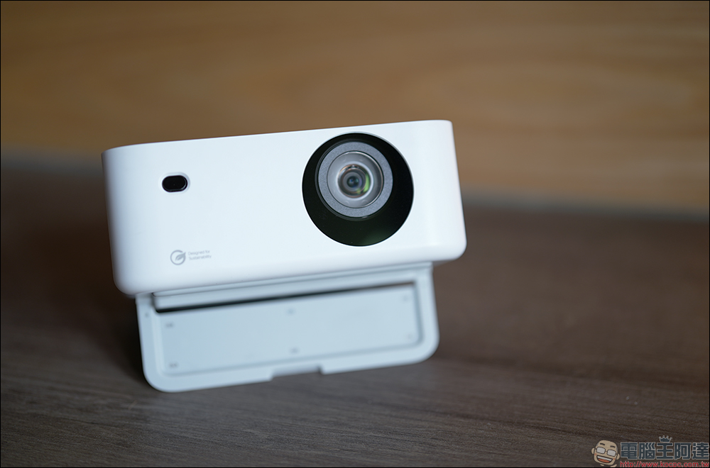奧圖碼 Optoma OMA-S 微型3雷射投影機開箱|世界最小頂級規格,1500HK 流明高亮度、自動對焦、支援行動電源 PD 供電 - 電腦王阿達 奧圖碼 Optoma OMA-S 微型3雷射投影機開箱|世界最小頂級規格,1500HK 流明高亮度、自動對焦、支援行動電源 PD 供電 - 電腦王阿達