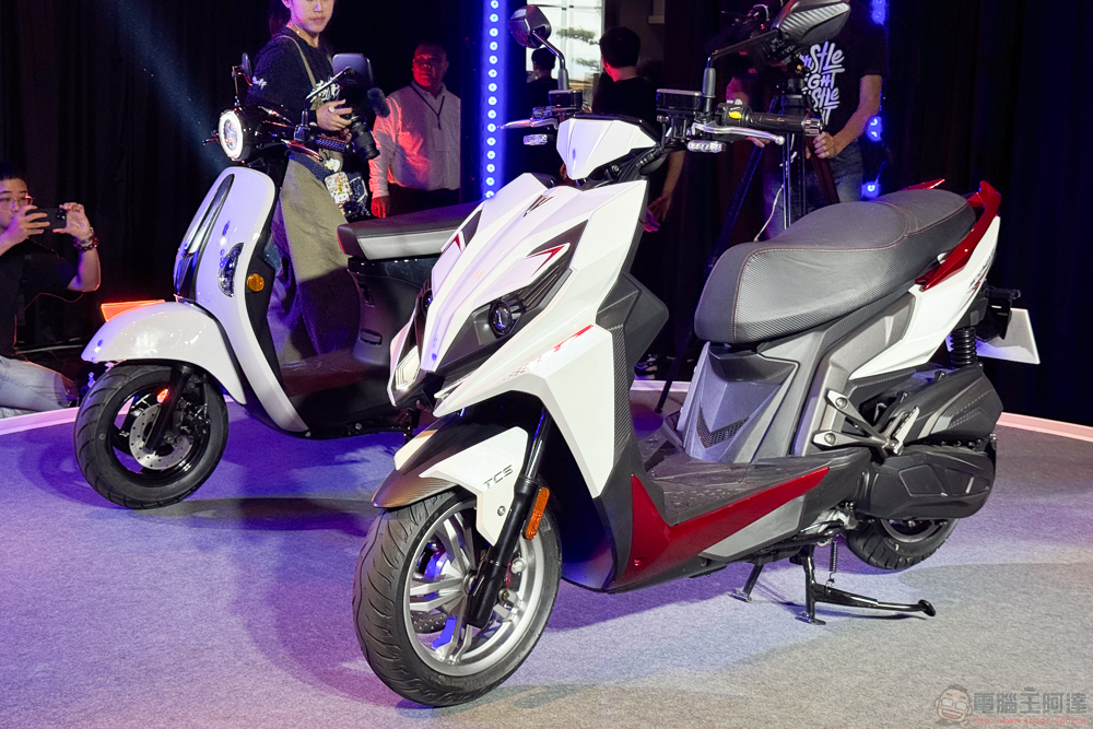 光陽 RCS Moto 與 Many Moto 反骨「魔鬥」壞壞登場,KYMCO 轟動時刻「吼出」共四款新車(全車系試乘心得) - 電腦王阿達 光陽 RCS Moto 與 Many Moto 反骨「魔鬥」壞壞登場,KYMCO 轟動時刻「吼出」共四款新車(全車系試乘心得) - 電腦王阿達