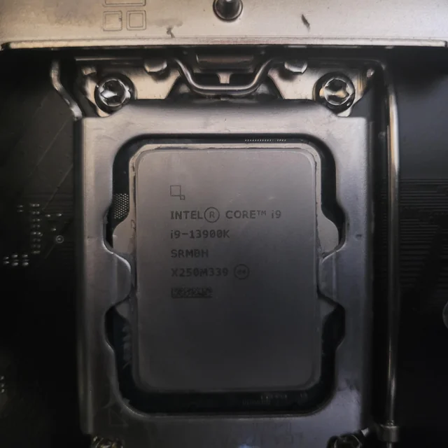 假 i9-13900K 已在市場流竄,國外網友買全新盒裝版,打開後 CPU 沒有矽裸晶 - 電腦王阿達 假 i9-13900K 已在市場流竄,國外網友買全新盒裝版,打開後 CPU 沒有矽裸晶 - 電腦王阿達