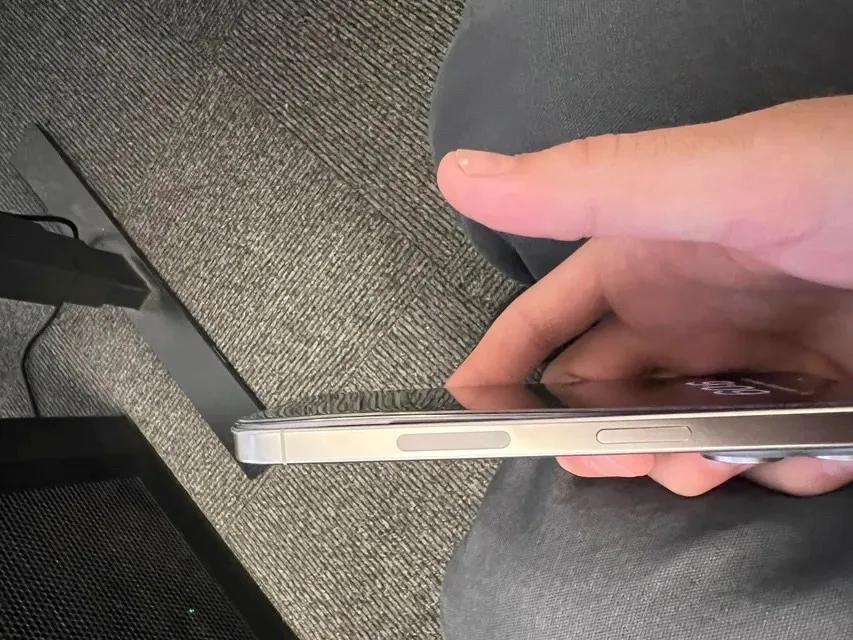 國外有用戶的 iPhone 15 Pro 發生電池無故膨脹,沒有過熱、也沒摔到過 - 電腦王阿達 國外有用戶的 iPhone 15 Pro 發生電池無故膨脹,沒有過熱、也沒摔到過 - 電腦王阿達