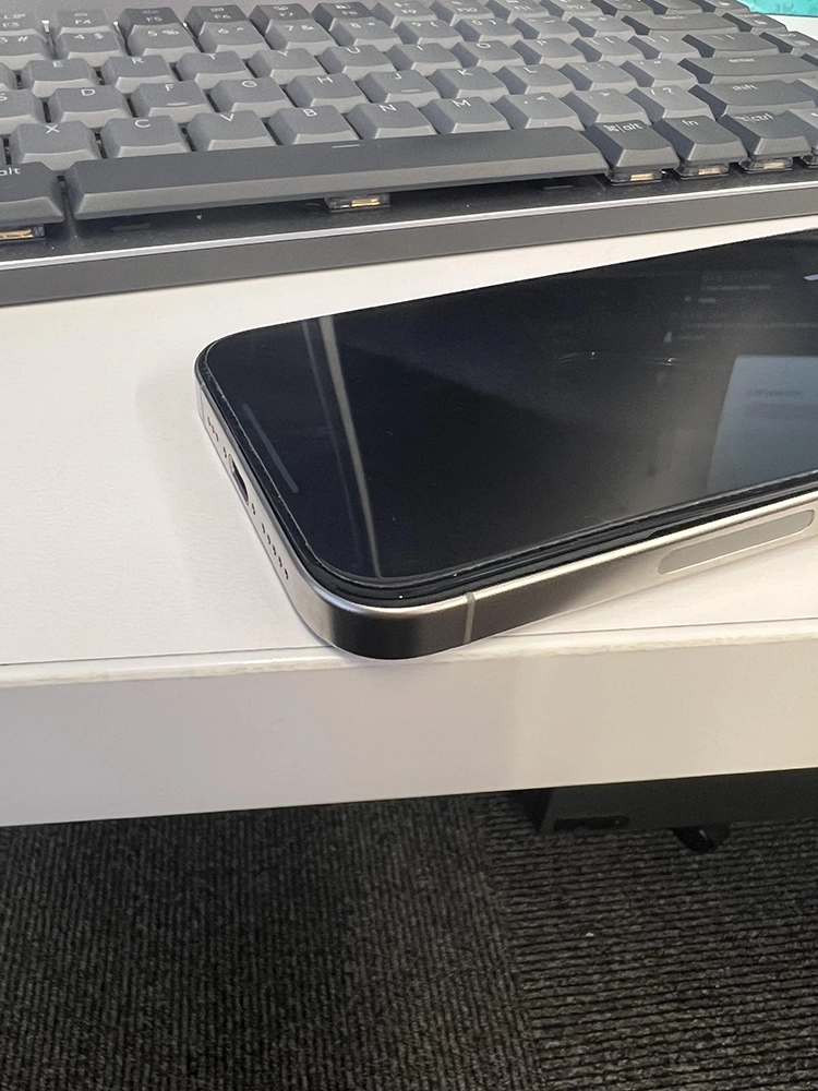 國外有用戶的 iPhone 15 Pro 發生電池無故膨脹,沒有過熱、也沒摔到過 - 電腦王阿達 國外有用戶的 iPhone 15 Pro 發生電池無故膨脹,沒有過熱、也沒摔到過 - 電腦王阿達