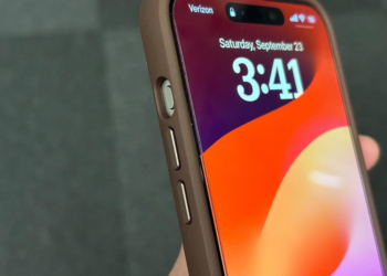 尷尬了！部分保護殼廠商以為 Apple 不會為 iPhone 15 Pro 加入動作按鈕，導致現在需要盡快修改產品