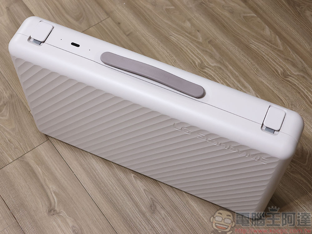 LG StanbyMe Go 開箱體驗:螢幕、喇叭一箱搞定多媒體影音,告別器材、線材纏身! - 電腦王阿達 LG StanbyMe Go 開箱體驗:螢幕、喇叭一箱搞定多媒體影音,告別器材、線材纏身! - 電腦王阿達