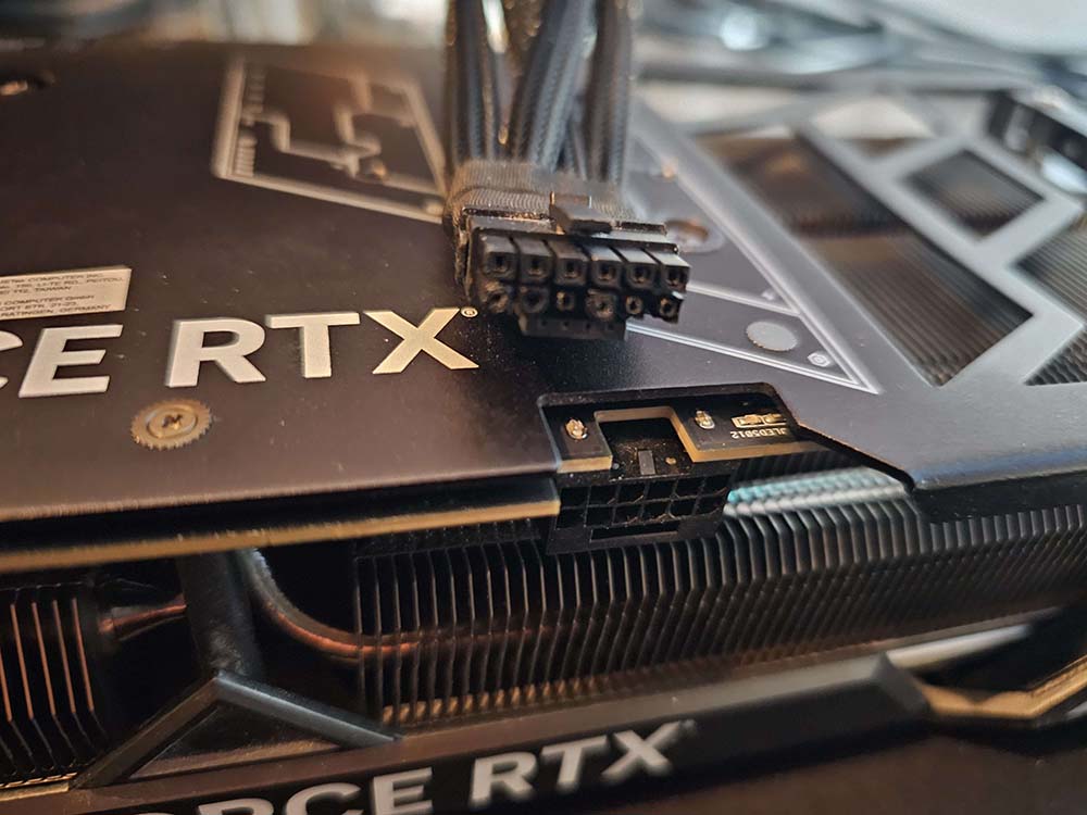 經過了一年,又有人的 NVIDIA RTX 4090 的 16Pin 電源線接口熔化了 - 電腦王阿達 經過了一年,又有人的 NVIDIA RTX 4090 的 16Pin 電源線接口熔化了 - 電腦王阿達