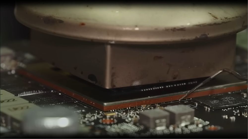 RTX 4090 維修有夠驚,國外 Youtuber 卸除 GPU 晶片發現居然有蟲 - 電腦王阿達 RTX 4090 維修有夠驚,國外 Youtuber 卸除 GPU 晶片發現居然有蟲 - 電腦王阿達