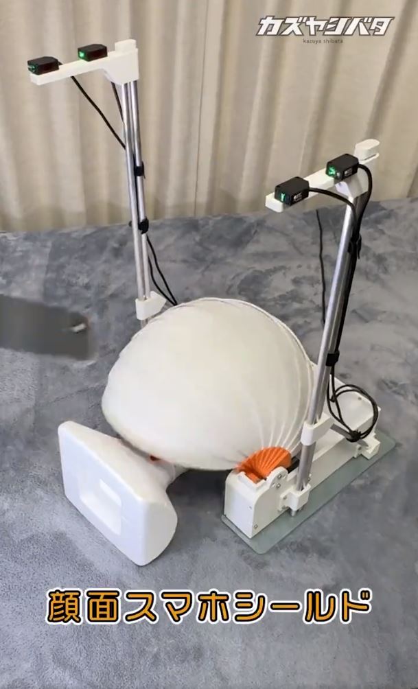 日本網友發明在床上玩手機也不怕手滑砸到臉的保護罩 - 電腦王阿達 日本網友發明在床上玩手機也不怕手滑砸到臉的保護罩 - 電腦王阿達