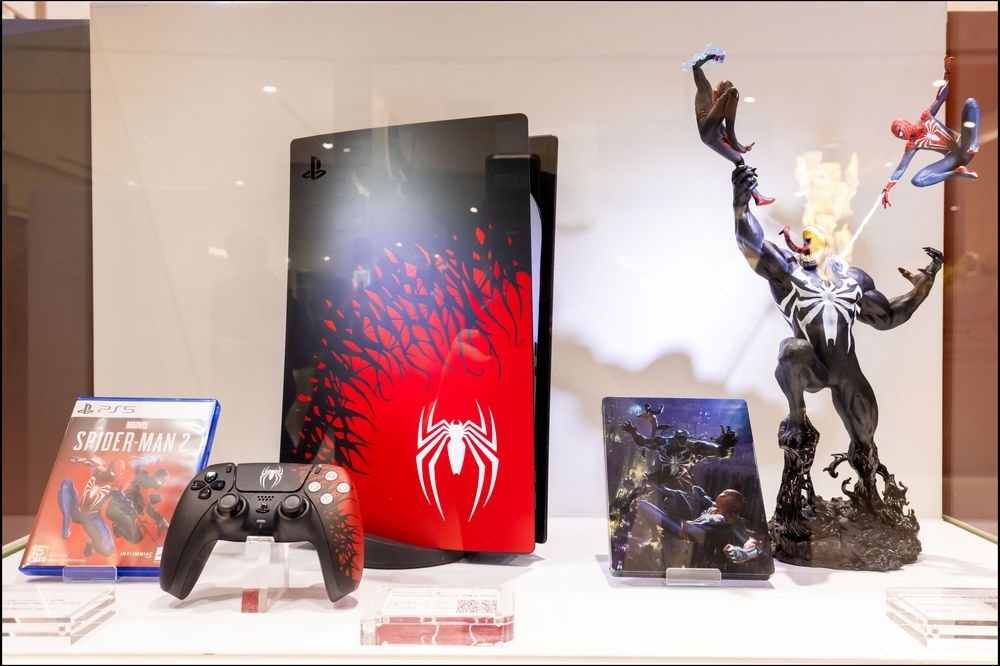 PlayStation 5 主機《Marvel's Spider-Man 2》限量版同捆組限時展出 PlayStation 5 主機《Marvel's Spider-Man 2》限量版同捆組限時展出