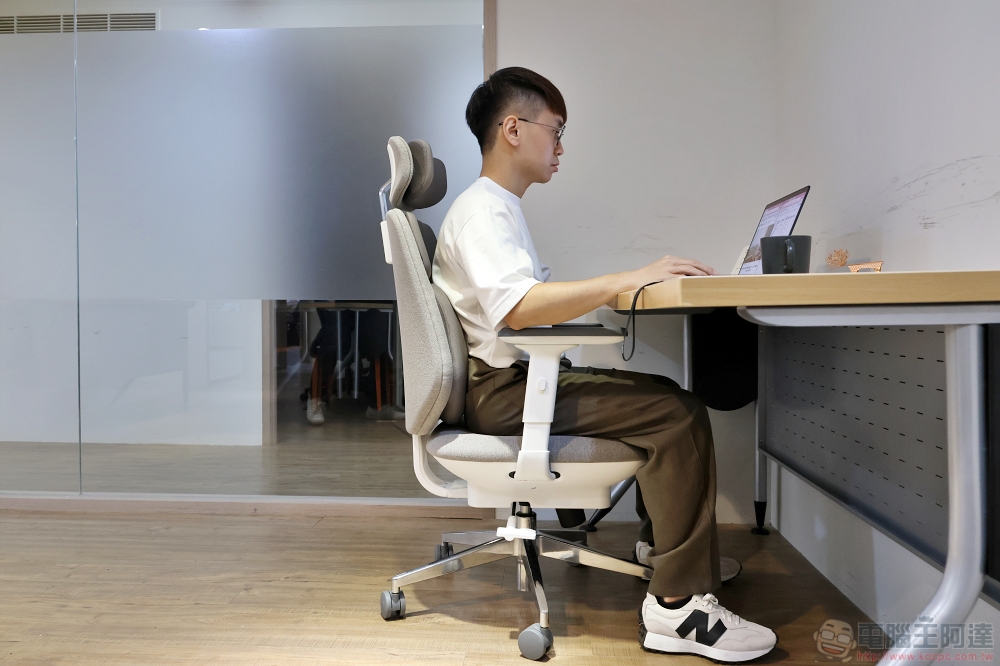 最了解你的人體工學椅,Backrobo 空氣貝果椅可偵測坐姿自動微調、還能幫你溫感熱敷 - 電腦王阿達 最了解你的人體工學椅,Backrobo 空氣貝果椅可偵測坐姿自動微調、還能幫你溫感熱敷 - 電腦王阿達