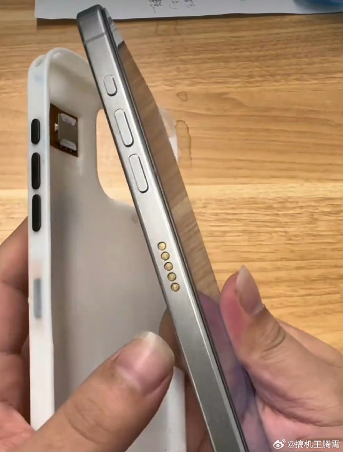 夠牛逼!中國華強北 iPhone 15 Pro 破解美版的全新方式,用手機殼來實現外接 SIM 卡 - 電腦王阿達 夠牛逼!中國華強北 iPhone 15 Pro 破解美版的全新方式,用手機殼來實現外接 SIM 卡 - 電腦王阿達