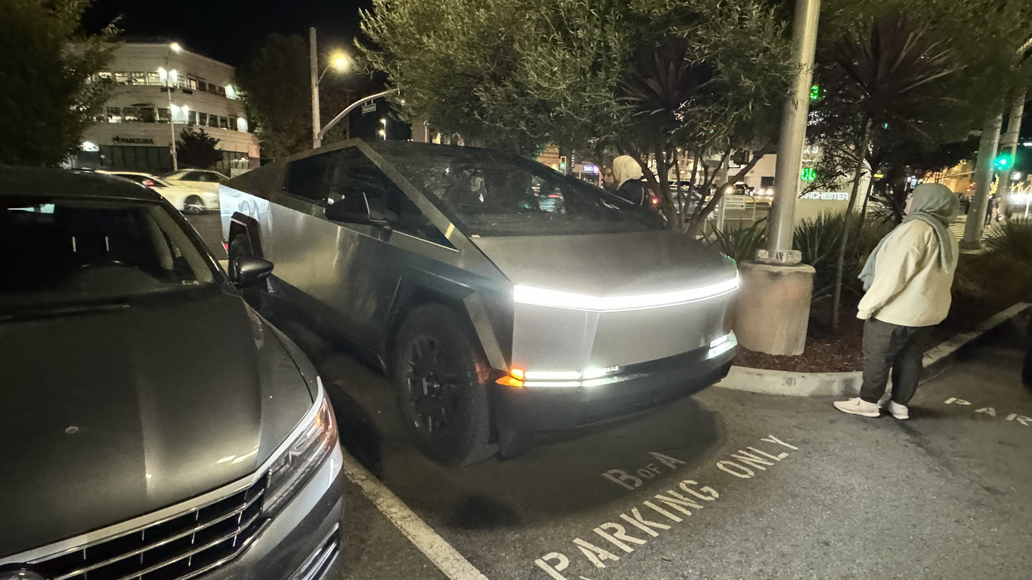 特斯拉防彈電動皮卡 Cybertruck 前行李廂與後方隱藏空間大公開 - 電腦王阿達 特斯拉防彈電動皮卡 Cybertruck 前行李廂與後方隱藏空間大公開 - 電腦王阿達
