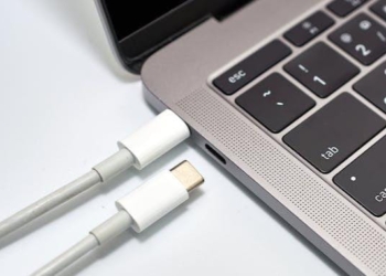 macOS 14.1 的新功能讓 Mac 能知道 USB-C 接口有沒有進水