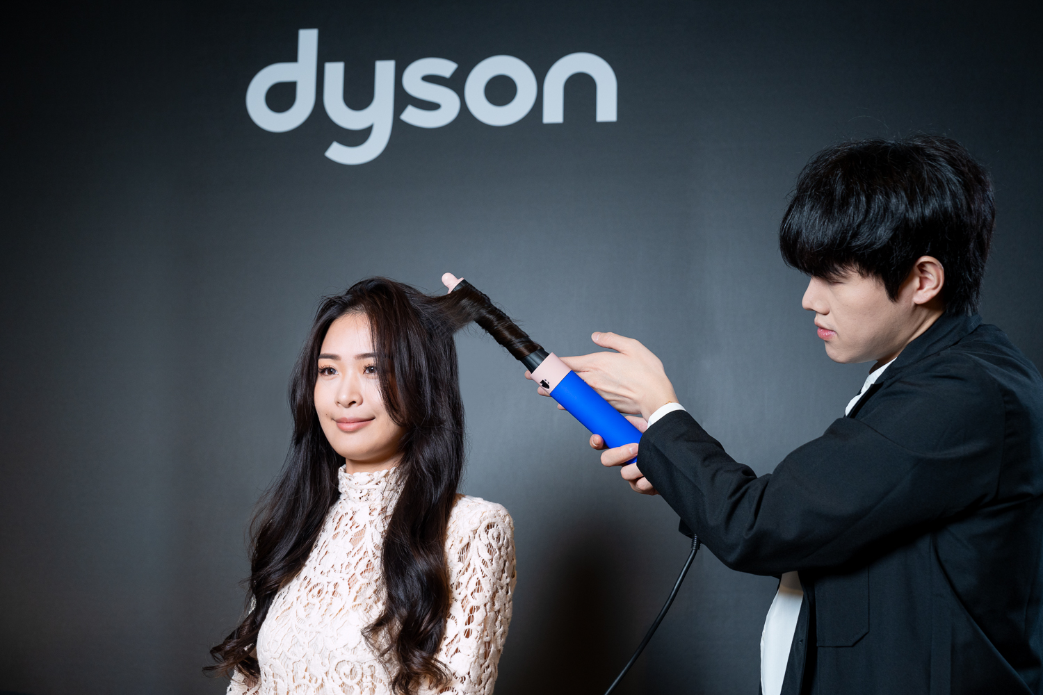Dyson Supersonic™ 吹風機全新限定炫彩粉霧拼色搶眼登場 粉嫩復古配色擊中女人心 - 電腦王阿達 Dyson Supersonic™ 吹風機全新限定炫彩粉霧拼色搶眼登場 粉嫩復古配色擊中女人心 - 電腦王阿達