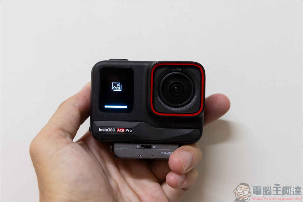Insta360 Ace Pro 開箱實測:結合 AI、徠卡與超大感光元件,當前最強運動相機 - 電腦王阿達 Insta360 Ace Pro 開箱實測:結合 AI、徠卡與超大感光元件,當前最強運動相機 - 電腦王阿達