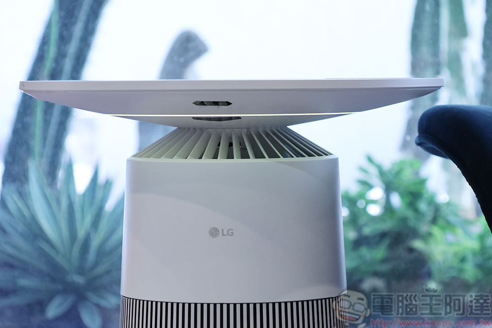 LG PuriCare AeroFurniture 新淨几協槓登場,清淨機融入茶几、無線充電展現簡約美學 - 電腦王阿達 LG PuriCare AeroFurniture 新淨几協槓登場,清淨機融入茶几、無線充電展現簡約美學 - 電腦王阿達