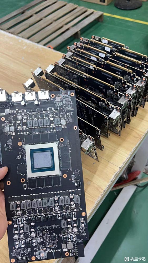 中國工廠將數千張 RTX 4090 遊戲顯卡拆解，改成適合 AI 使用的版本 - 電腦王阿達