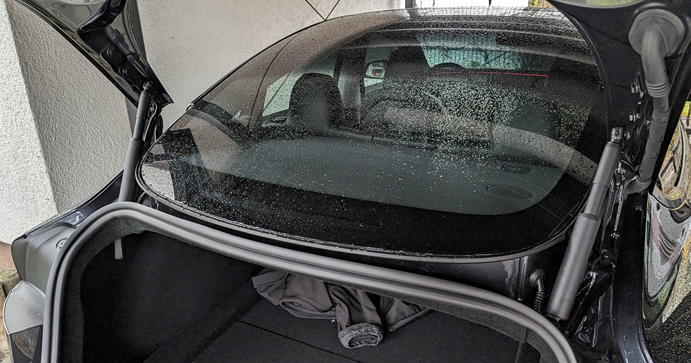 新版 Tesla Model 3 隱藏彩蛋:可保護行人的主動式前蓋、車門金屬勾與車廂雙電動桿 - 電腦王阿達 新版 Tesla Model 3 隱藏彩蛋:可保護行人的主動式前蓋、車門金屬勾與車廂雙電動桿 - 電腦王阿達