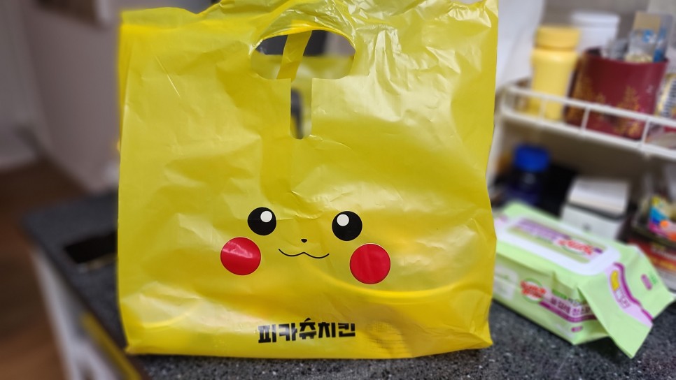 韓國炸雞業者推出皮卡丘造型炸豬排套餐 還送皮卡丘斜背包 - 電腦王阿達 韓國炸雞業者推出皮卡丘造型炸豬排套餐 還送皮卡丘斜背包 - 電腦王阿達