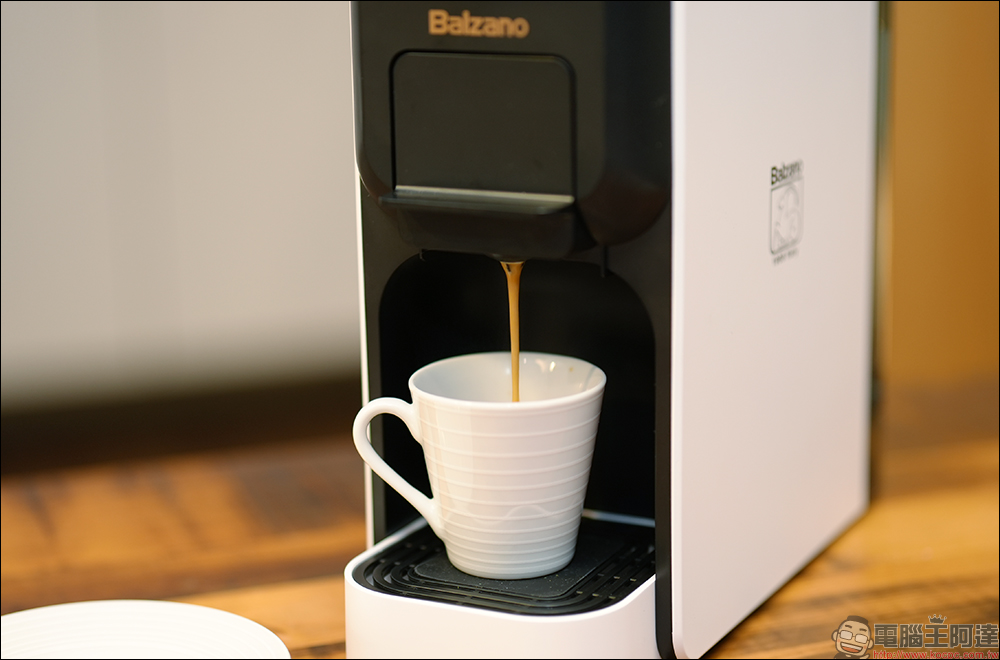 Balzano 義式半自動雙膠囊3in1咖啡機開箱｜義比壓壓｜義式咖啡＆大小雙膠囊，快速預熱、高壓穩定萃取 - 電腦王阿達