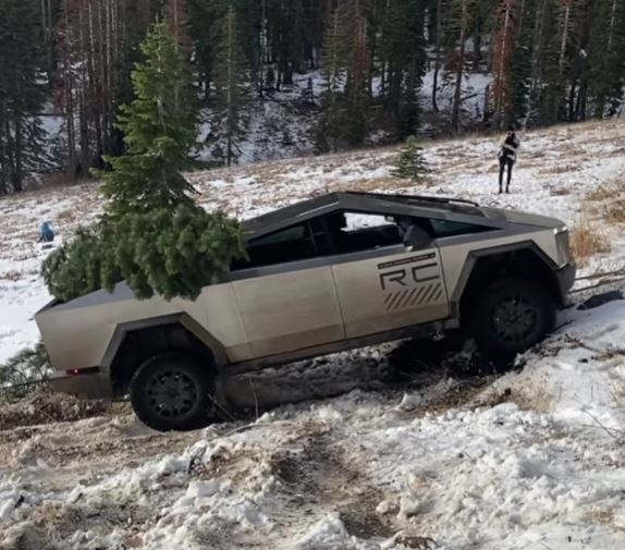 尷尬 ! 特斯拉 Cybertruck 被困雪地 被對手福特皮卡拯救 - 電腦王阿達 尷尬 ! 特斯拉 Cybertruck 被困雪地 被對手福特皮卡拯救 - 電腦王阿達
