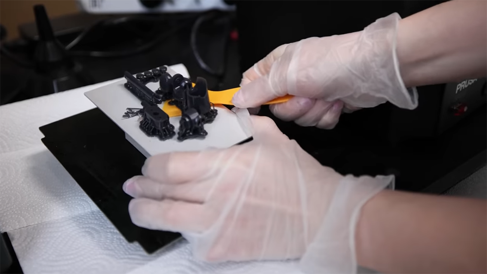 國外 YouTuber 用 3D 列印，為自己斷指製作出賽博龐克風格的手指義肢 - 電腦王阿達