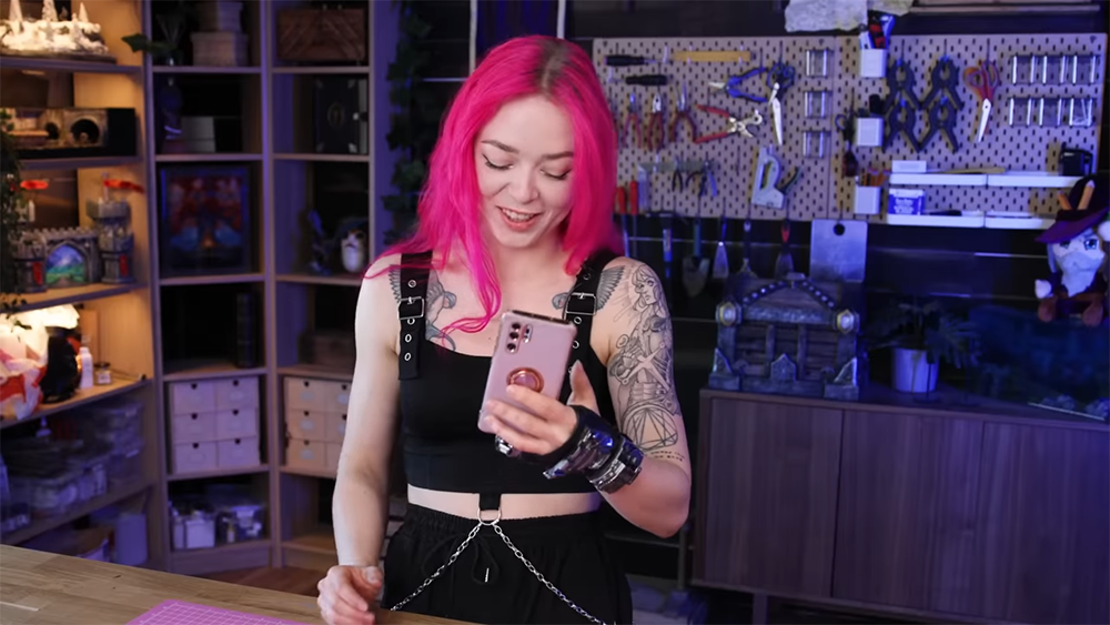 國外 YouTuber 用 3D 列印,為自己斷指製作出賽博龐克風格的手指義肢 - 電腦王阿達 國外 YouTuber 用 3D 列印,為自己斷指製作出賽博龐克風格的手指義肢 - 電腦王阿達