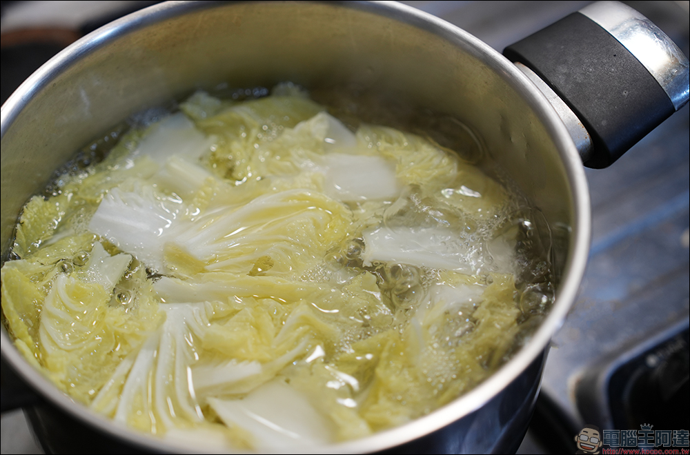 奇異淨水 極煦 700G 淨熱合一奈濾淨水器開箱|淨水加熱二合一、超大熱水量與 4 種溫度,業界獨家G+ 奈濾荷電技術保留八大礦物質! - 電腦王阿達 奇異淨水 極煦 700G 淨熱合一奈濾淨水器開箱|淨水加熱二合一、超大熱水量與 4 種溫度,業界獨家G+ 奈濾荷電技術保留八大礦物質! - 電腦王阿達