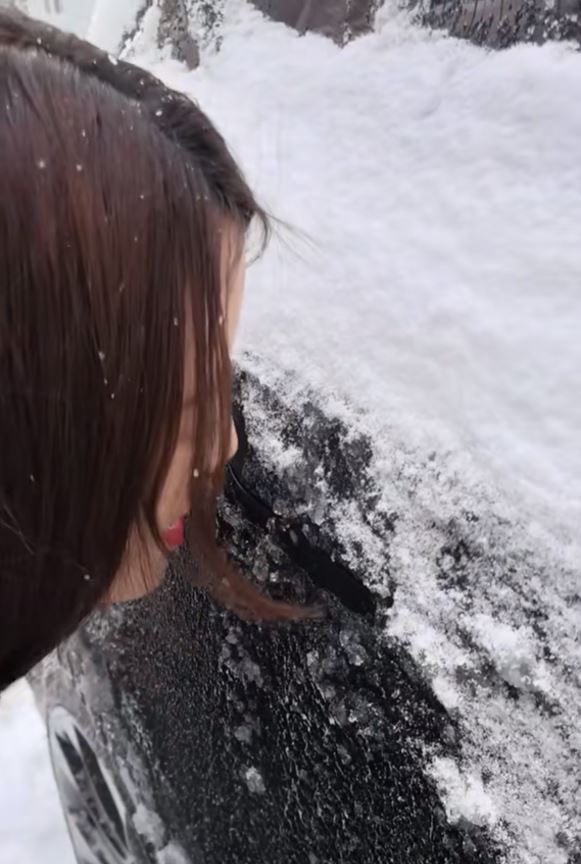 冬天下雪導致特斯拉門把手打不開,官方:用拳頭敲 - 電腦王阿達 冬天下雪導致特斯拉門把手打不開,官方:用拳頭敲 - 電腦王阿達