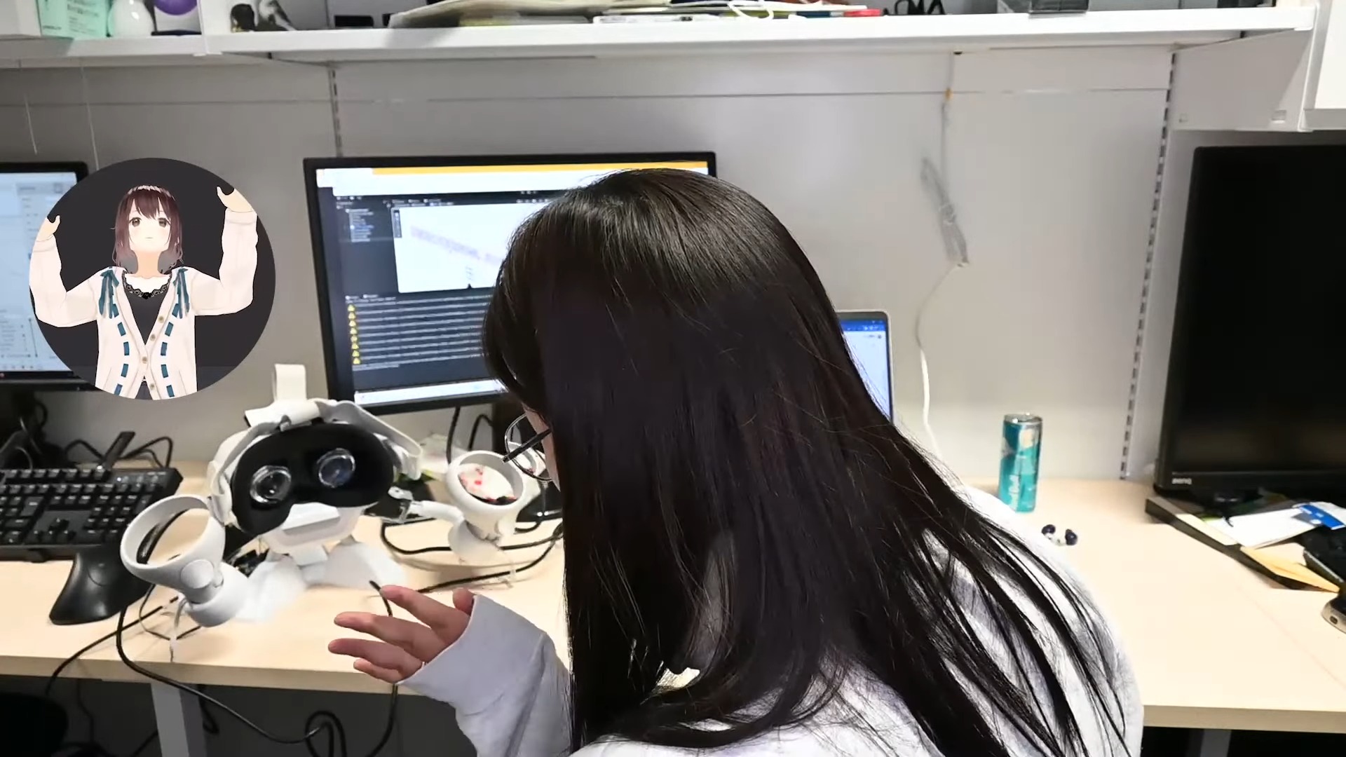 日本北海道大學研究人員發明一款支架「OMEME」,讓你的頭戴顯示器變成陪伴機器人陪你工作 - 電腦王阿達 日本北海道大學研究人員發明一款支架「OMEME」,讓你的頭戴顯示器變成陪伴機器人陪你工作 - 電腦王阿達