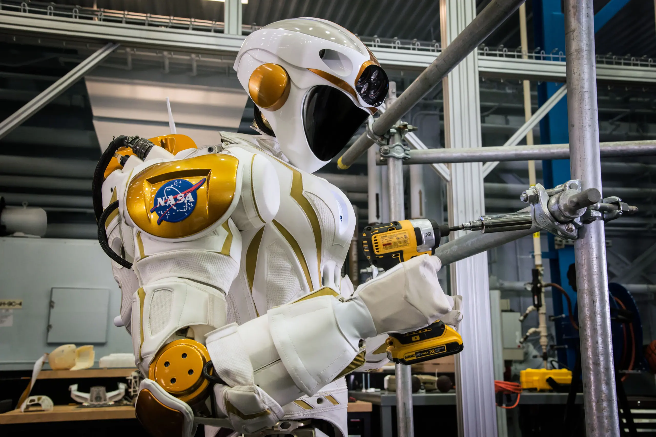 NASA 研發人型機器人「 Valkyrie 」,幫助太空人處理外太空高風險的任務 - 電腦王阿達 NASA 研發人型機器人「 Valkyrie 」,幫助太空人處理外太空高風險的任務 - 電腦王阿達