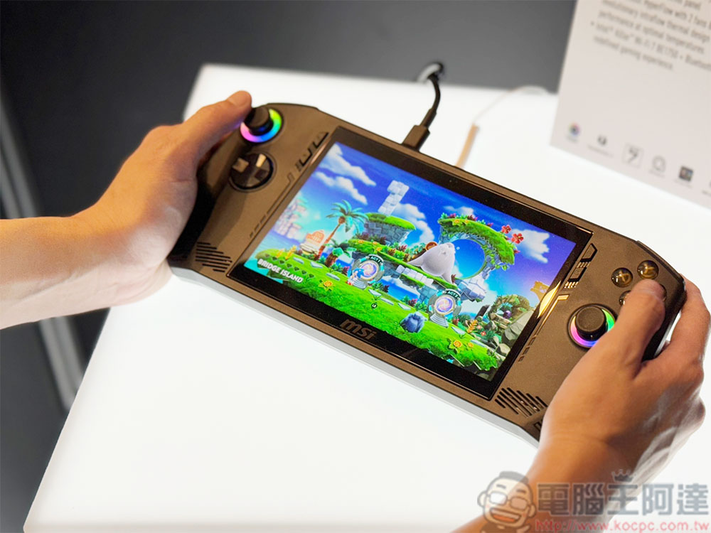 MSI 首款遊戲掌機「Claw」現真身,以高效能跟上暢快遊戲新浪潮(內含實機圖) - 電腦王阿達 MSI 首款遊戲掌機「Claw」現真身,以高效能跟上暢快遊戲新浪潮(內含實機圖) - 電腦王阿達