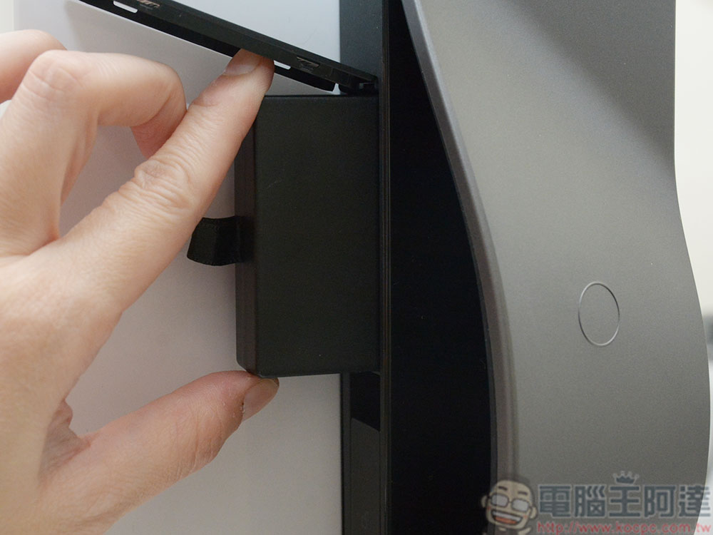 最美「鹿客 LOCKIN V5 Max 9 合 1 掌靜脈智慧門鎖」開箱實測:高質感流線設計、9 種開鎖方式、C級頂尖鎖芯,守護你的門戶安全 - 電腦王阿達 最美「鹿客 LOCKIN V5 Max 9 合 1 掌靜脈智慧門鎖」開箱實測:高質感流線設計、9 種開鎖方式、C級頂尖鎖芯,守護你的門戶安全 - 電腦王阿達