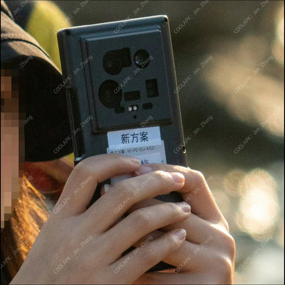 小米 Xiaomi 14 Ultra 的無線攝影手把通過認證，疑似工程機被捕獲！外觀渲染圖也提前曝光 - 電腦王阿達