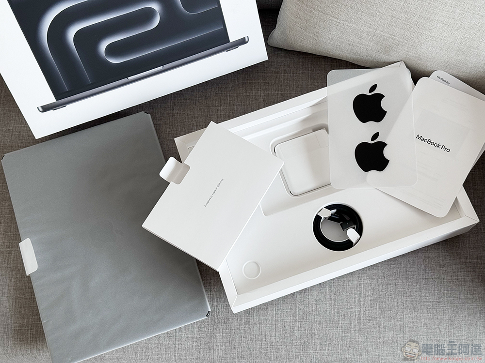 哪些 Apple 產品隨附充電變壓器?(還有哪些不附充電器) - 電腦王阿達 頂規 M3 Max MacBook Pro 開箱體驗:太空黑,帶你飛 - 電腦王阿達