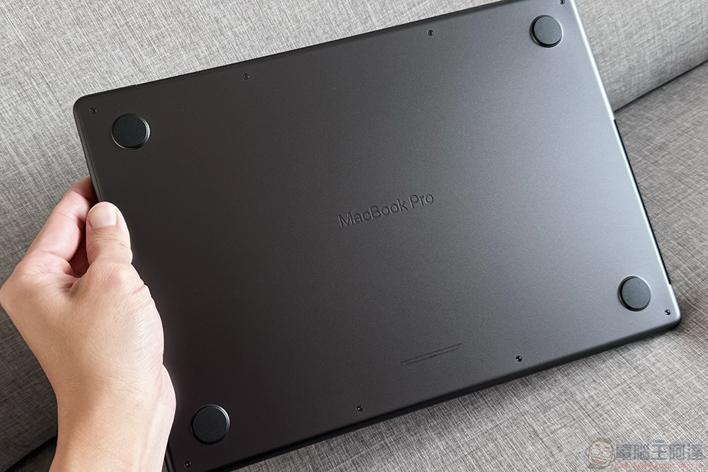 頂規 M3 Max MacBook Pro 開箱體驗:太空黑,帶你飛 - 電腦王阿達 頂規 M3 Max MacBook Pro 開箱體驗:太空黑,帶你飛 - 電腦王阿達
