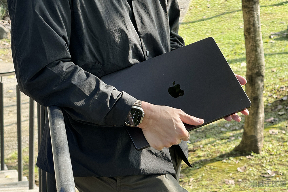 頂規 M3 Max MacBook Pro 開箱體驗：太空黑，帶你飛 - 電腦王阿達