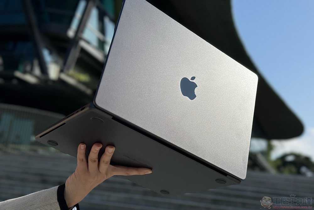 頂規 M3 Max MacBook Pro 開箱體驗:太空黑,帶你飛 - 電腦王阿達 頂規 M3 Max MacBook Pro 開箱體驗:太空黑,帶你飛 - 電腦王阿達