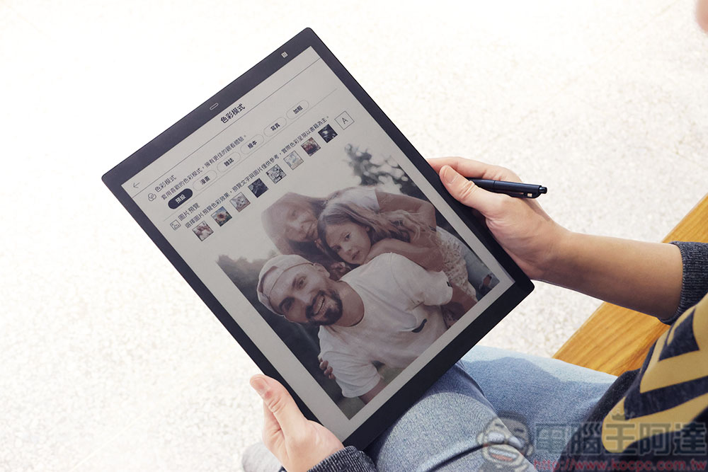 讀墨 Readmoo 13.3 吋 mooInk Pro 2C 彩色電子書平板開箱動手玩:輕盈大螢幕,閱讀、文件、筆記全制霸 - 電腦王阿達 讀墨 Readmoo 13.3 吋 mooInk Pro 2C 彩色電子書平板開箱動手玩:輕盈大螢幕,閱讀、文件、筆記全制霸 - 電腦王阿達