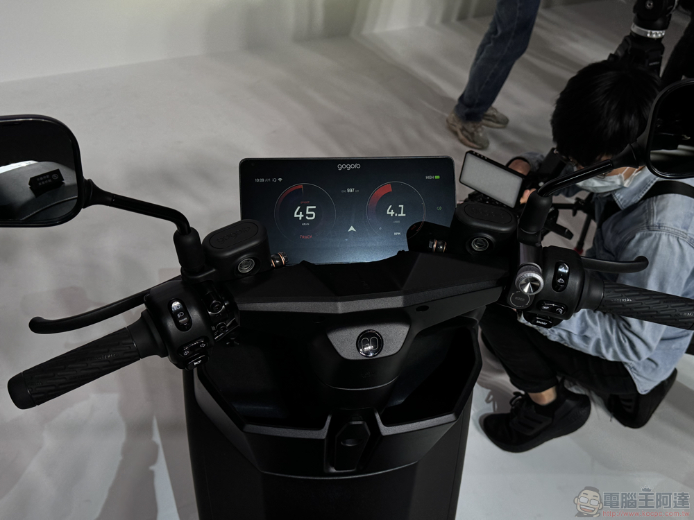 9kW 新動力!Gogoro Pulse 旗艦新車發表:智慧觸控儀表、先進頭燈搭載 - 電腦王阿達 9kW 新動力!Gogoro Pulse 旗艦新車發表:智慧觸控儀表、先進頭燈搭載 - 電腦王阿達