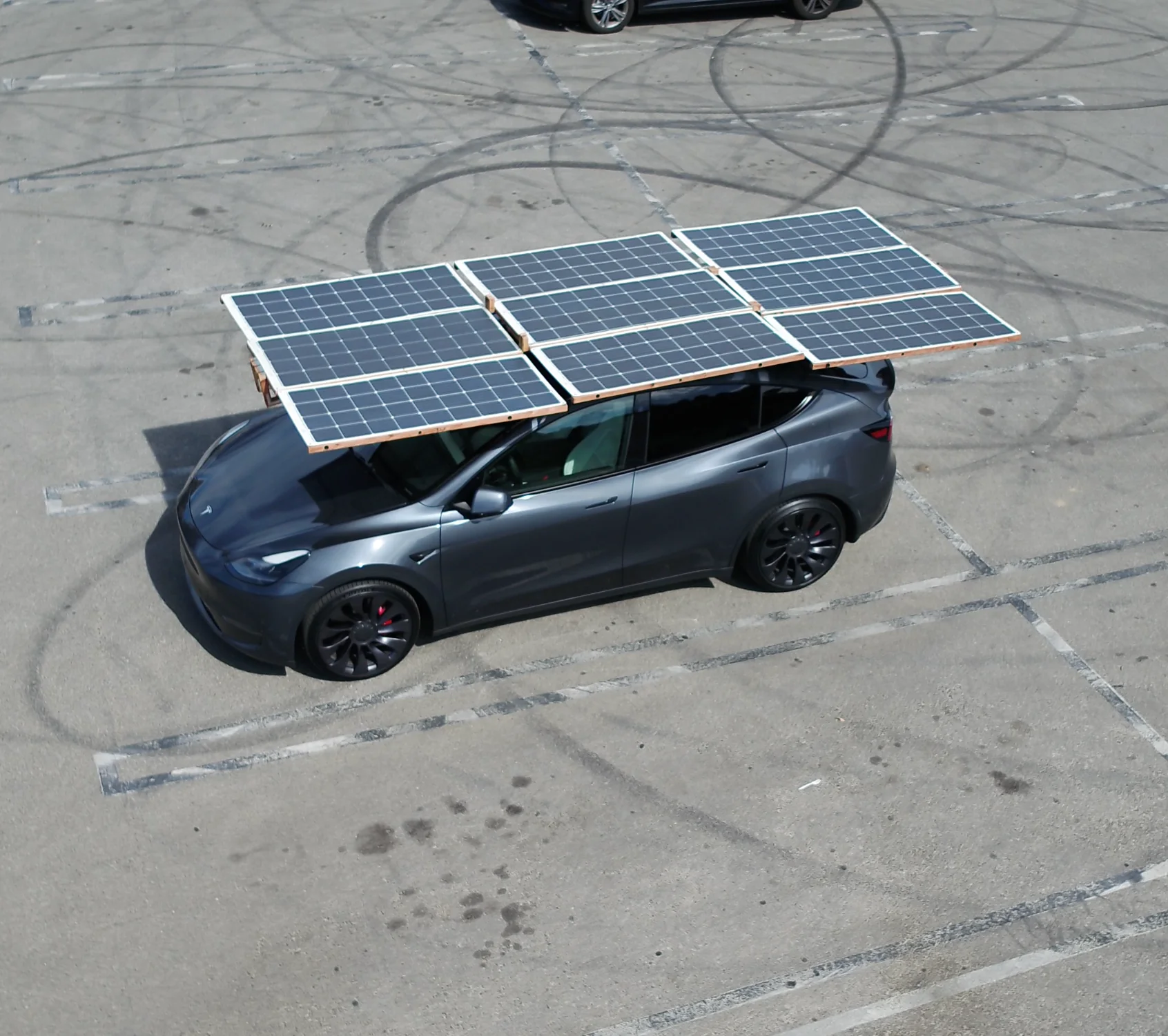 國外網友自製可隨電動車移動的太陽能板陣列,每日可增加20 英里到 60 英里續航 - 電腦王阿達 國外網友自製可隨電動車移動的太陽能板陣列,每日可增加20 英里到 60 英里續航 - 電腦王阿達