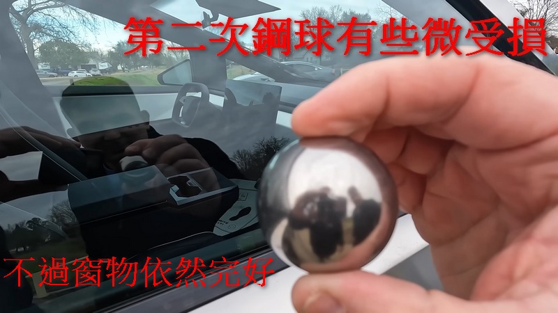 一雪前恥!時隔五年網友實測棒球和鋼球砸 Cybertruck 玻璃這次沒再破了 - 電腦王阿達 一雪前恥!時隔五年網友實測棒球和鋼球砸 Cybertruck 玻璃這次沒再破了 - 電腦王阿達