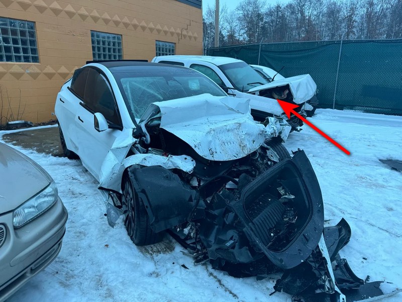 國外發生 Model Y 與皮卡正面相撞事故, 車主僅腳踝骨折,卡車駕駛重傷搶救 - 電腦王阿達 國外發生 Model Y 與皮卡正面相撞事故, 車主僅腳踝骨折,卡車駕駛重傷搶救 - 電腦王阿達