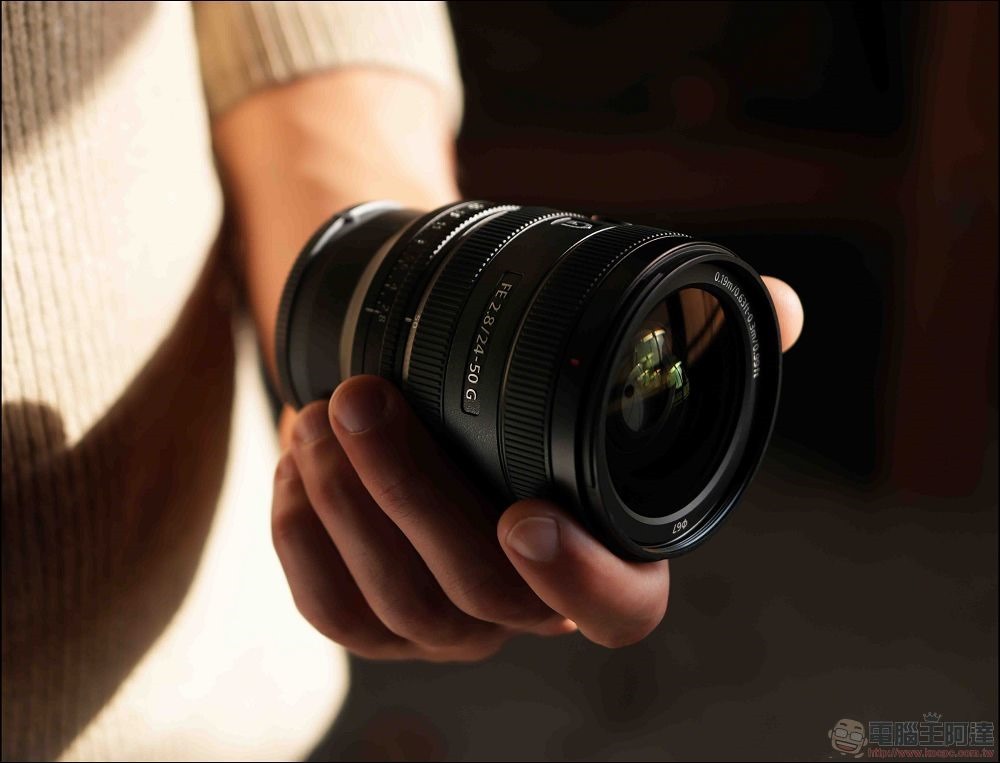 FE 24-50mm F2.8 G鏡頭重量僅 440克 FE 24-50mm F2.8 G鏡頭重量僅 440克