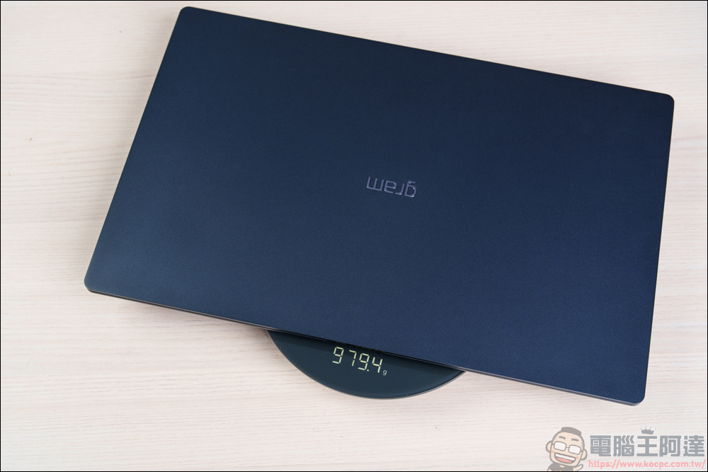 LG gram SuperSlim 開箱評測|擁有 15.6 吋不到 1KG 的極具輕薄機身|還有超長續航的商務筆電 - 電腦王阿達 LG gram SuperSlim 開箱評測|擁有 15.6 吋不到 1KG 的極具輕薄機身|還有超長續航的商務筆電 - 電腦王阿達